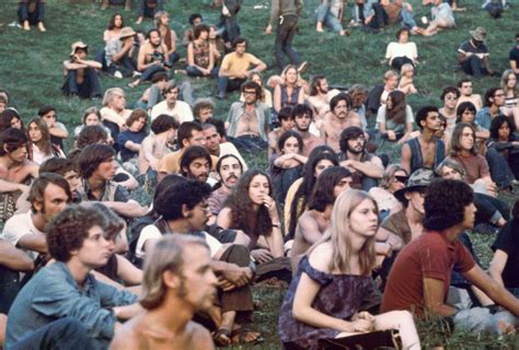 Remembering the Original Woodstock Through Old。